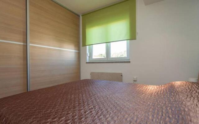 Leona Apartment
