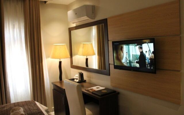 De Santiago Milan Hotel and Suites