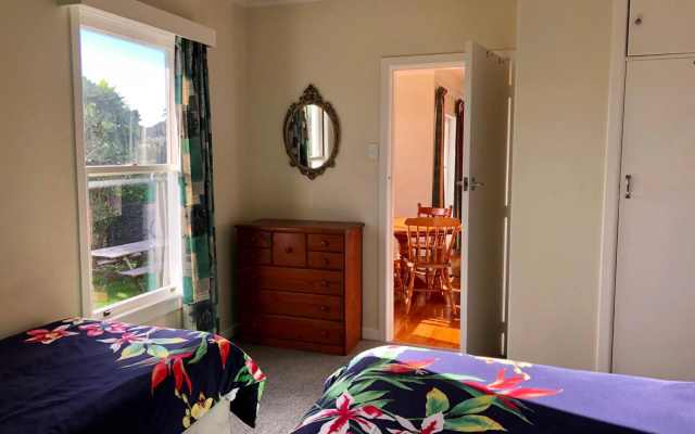 The Publican's Palace – Guest Rooms – Whitianga