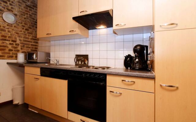 Pleasing Holiday Home in Richelle With Garden, Terrace, BBQ