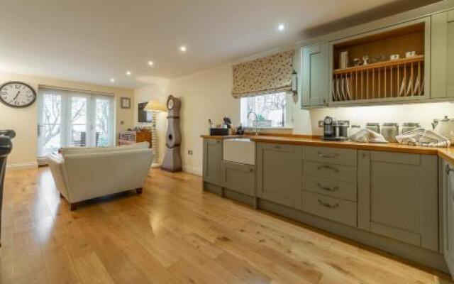 1 Sandy Lane