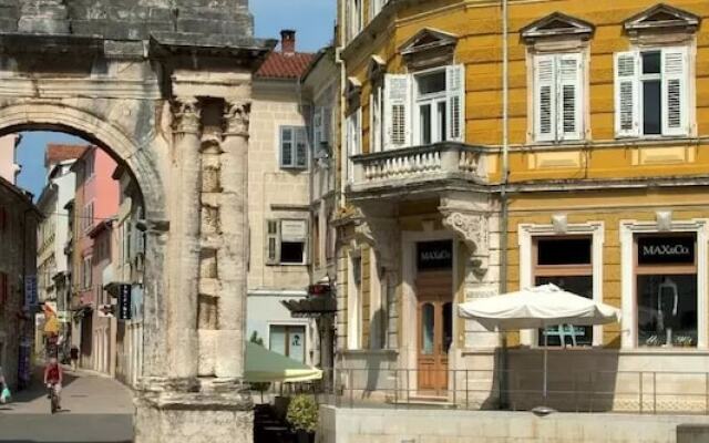Pula Antic Rooms in Center- Adults only