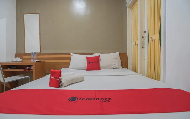 RedDoorz Near Undip Pleburan 2