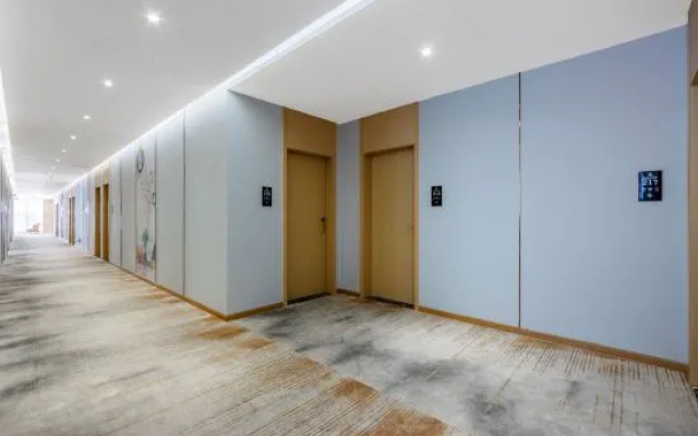 Zhongshan Louis Business Hotel (Shidai Fanghuali Bus Terminal Branch) – Hotel Rooms – Zhongshan