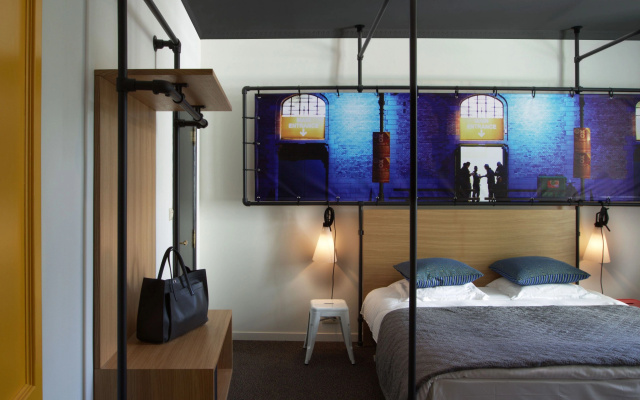 Zoom Hotel