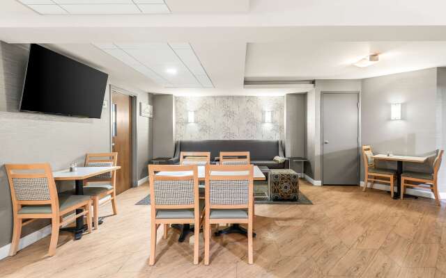 Best Western West Towne Suites