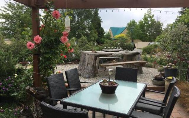 Oma Ell's B&B
