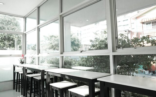 RQ Bangkok Sukhumvit 50 by Collection O
