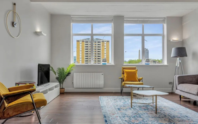 Three Bedroom Apartment in City Reach