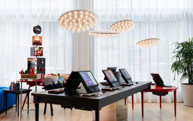 citizenM Los Angeles Downtown