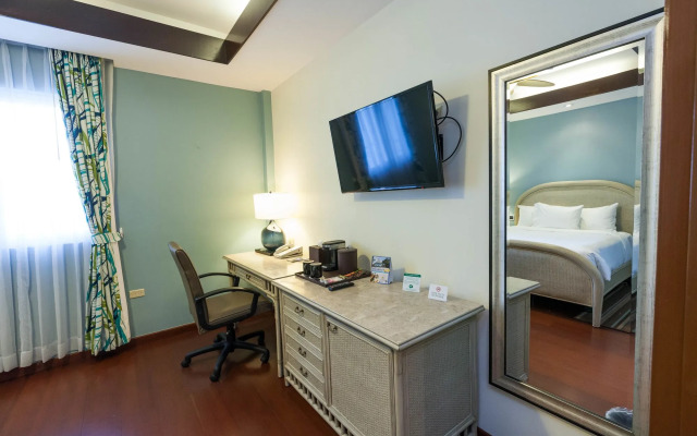 Surfrider Resort Hotel