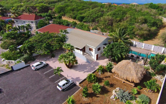 Bantopa Apartments and Villas