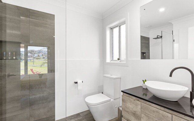 Dolphin Studio Apartment, 1a Ocean Street