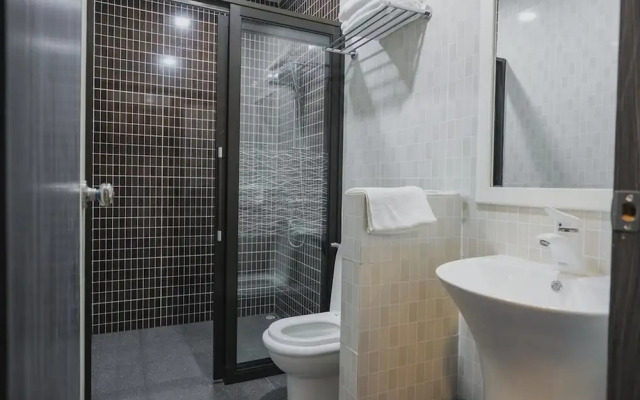 RedDoorz Plus near Pantai Coastarina 2