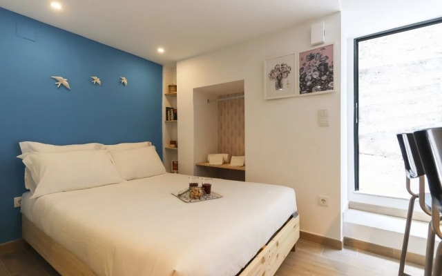Charming Castelo Studio Apartment Rentexperience