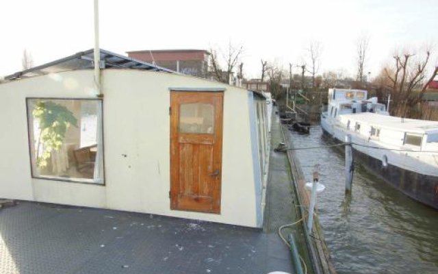 The Island Houseboat