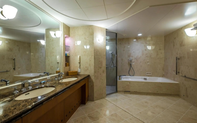 Phoenix Seagaia Ocean Tower