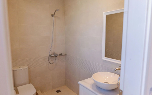 Phaedrus Living: Seaside Thalassa Cretan 201