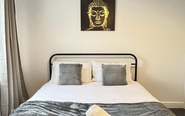 Remarkable 2 bed House in Rochester