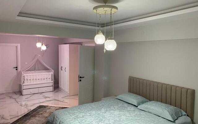 Villa Vadi-Isıtmalı havuzlu-Şömineli-Kış bahçeli-Tamamen Müstakil