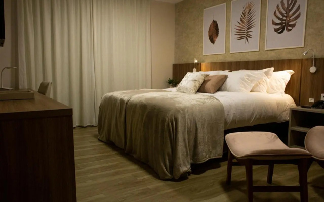 Lefel Hotel