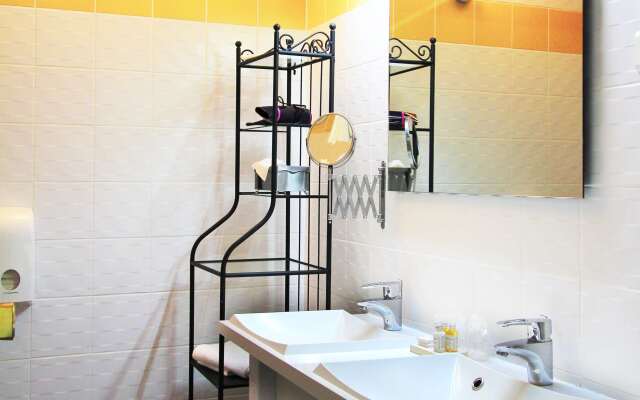 Best Western Blanche De Castille Dourdan