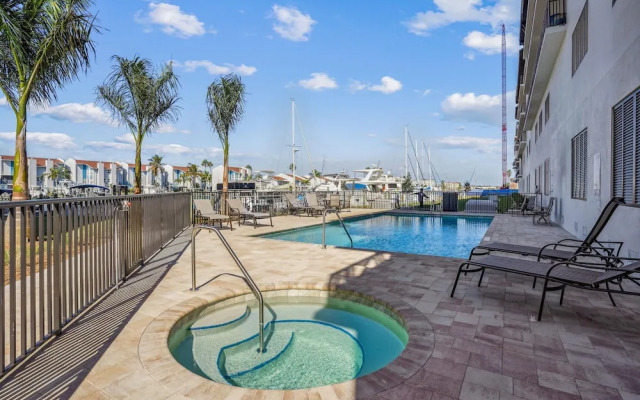 The Harbor Condo 305 - Premier