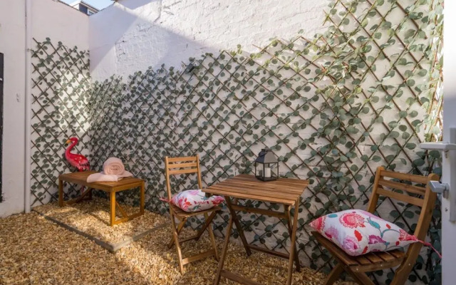 Central Belfast Apartments: Retro R&R