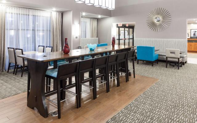 Hampton Inn & Suites Cedar Rapids - North