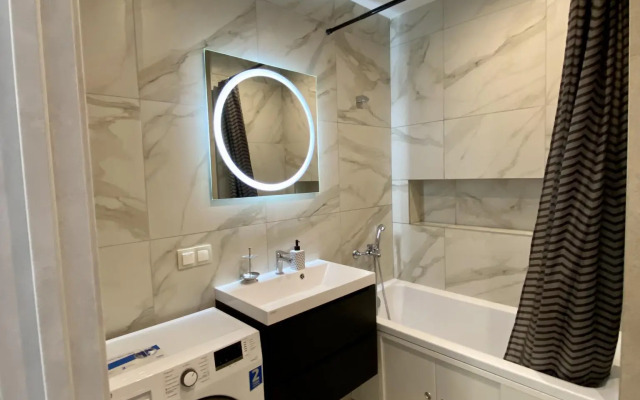 Лайнер на улице Максима Горького