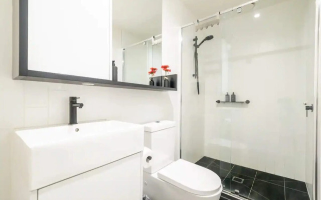 Modern 1 Bedroom Apartment in St Kilda
