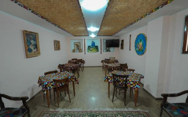 Bibi-Khanym Hotel
