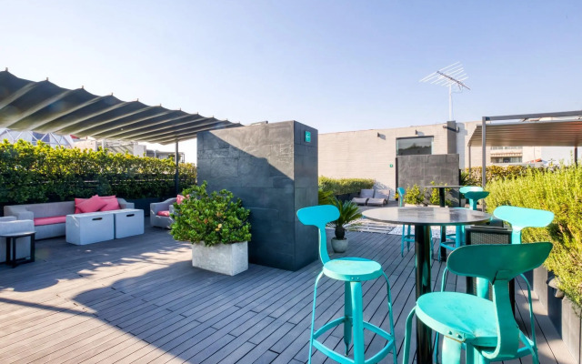 AR 218 Hotel by ULIV