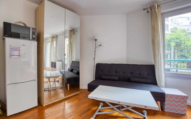 Nice Apartment With Terrace in Charenton