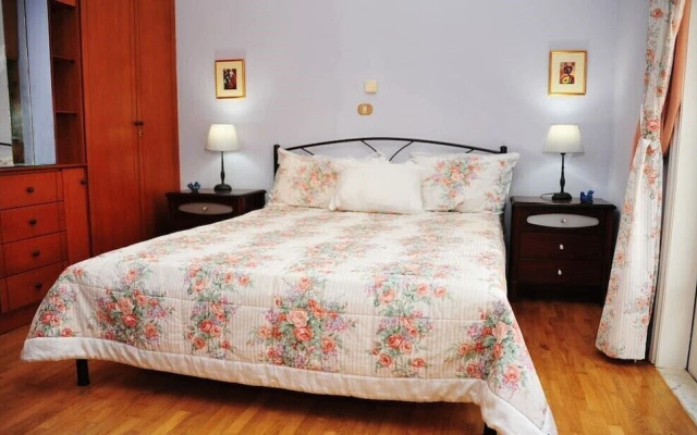 Alexandra's Art Apartment