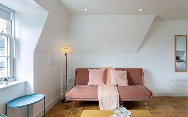 Modern and Stylish Apartment in West Kensington