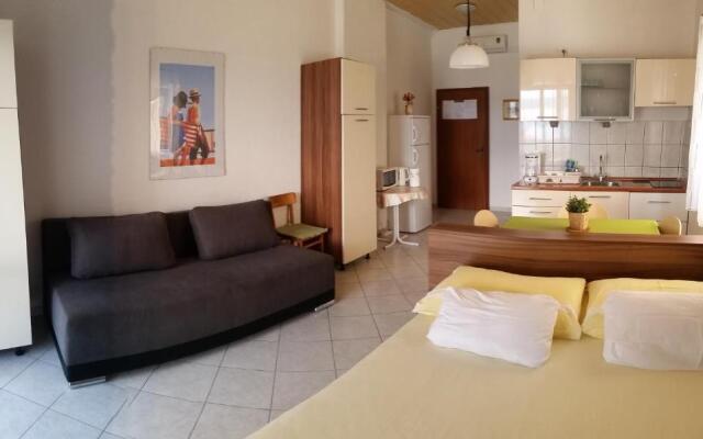 Studio ground floor with terace