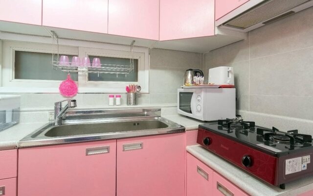 Nanu Guesthouse Pink Female Only