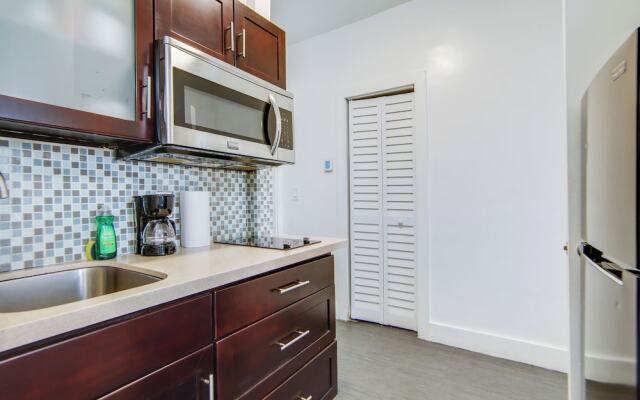 Cozy South Beach 1BR Apt Near Beach and Ocean Drive