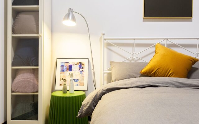 StarHome West Nanjing Road Branch