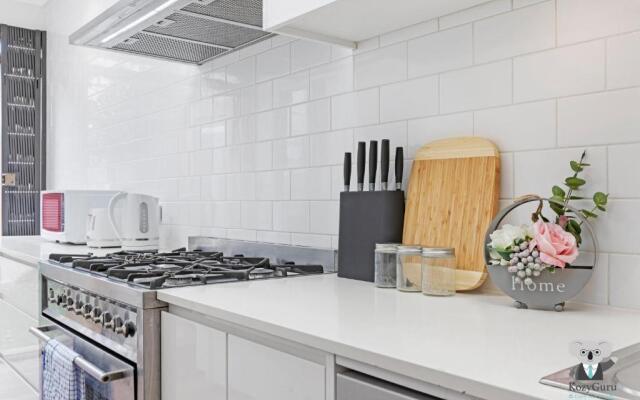 KOZYGURU Redfern Lovely 2 Bedroom Terrace 1x FREE Parking NRE005