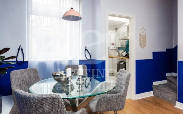 Lush Apartments 4 Bedroom House Claude