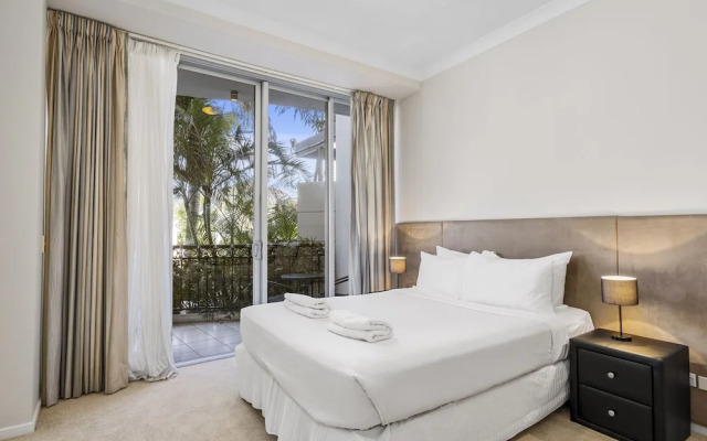 Chevron Renaissance - HR Surfers Paradise