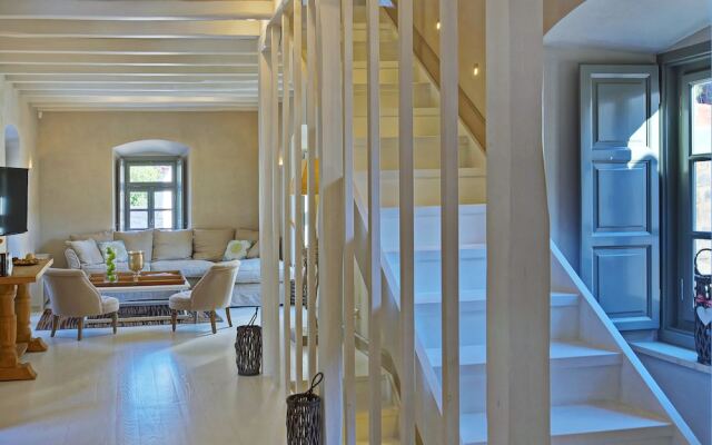 Hydra Moon Villa