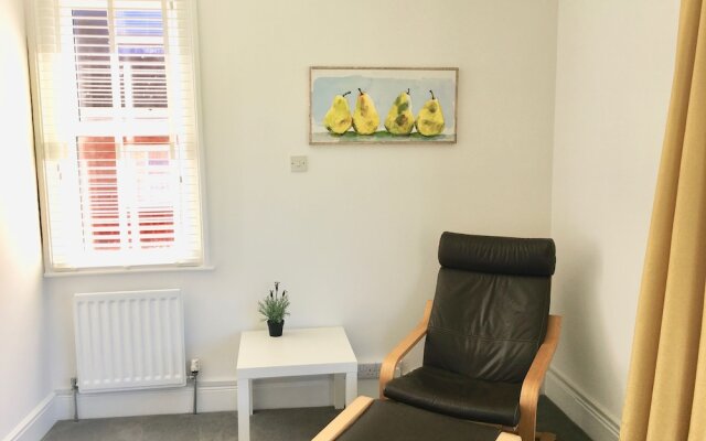 Netley Village Apartment