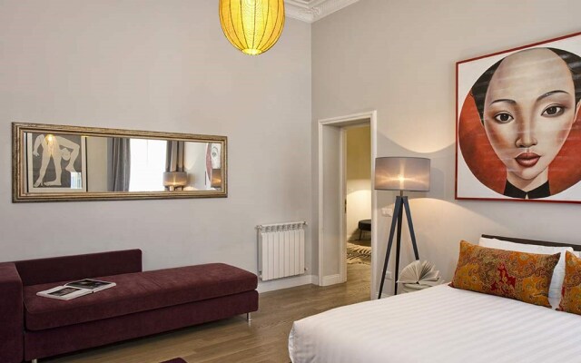 Hotel The Independent Suites