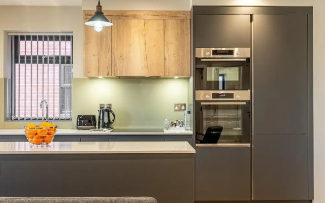 Celador Apartments - Bond House