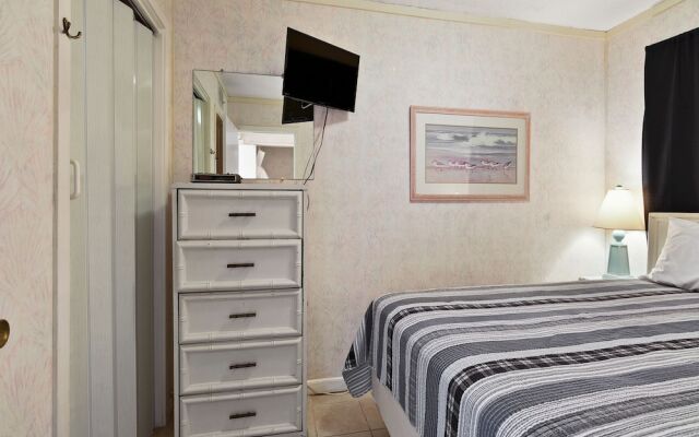 Beach & Tennis Admirals Row by Vtrips