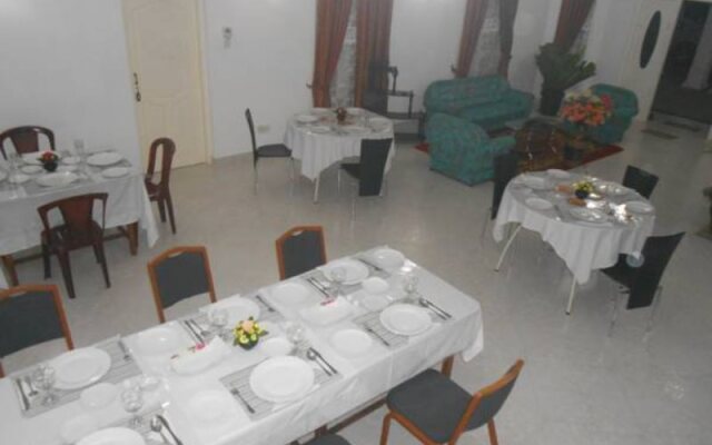 Kandy Casual Tourist Hotel