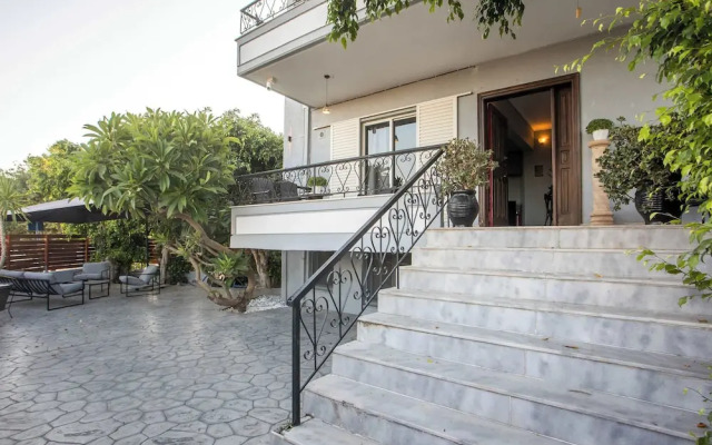 Villa Lilienne - Tranquil Escape With Private Garden Balcony